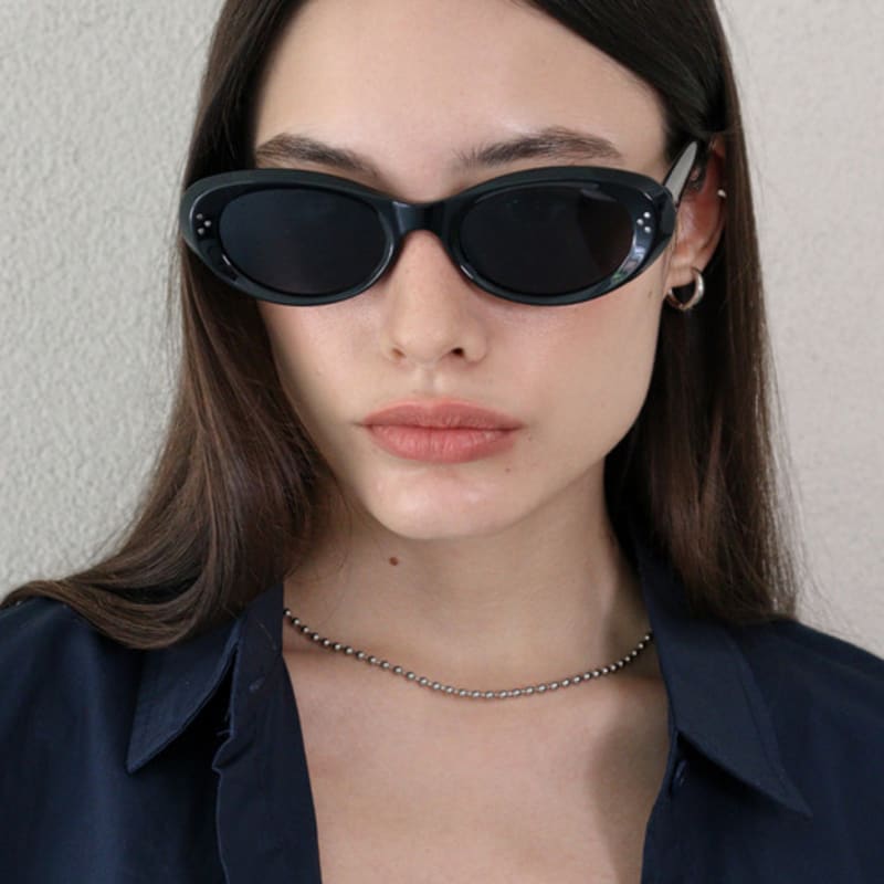 

One Brilliant Yasmin-OB567-Black single type