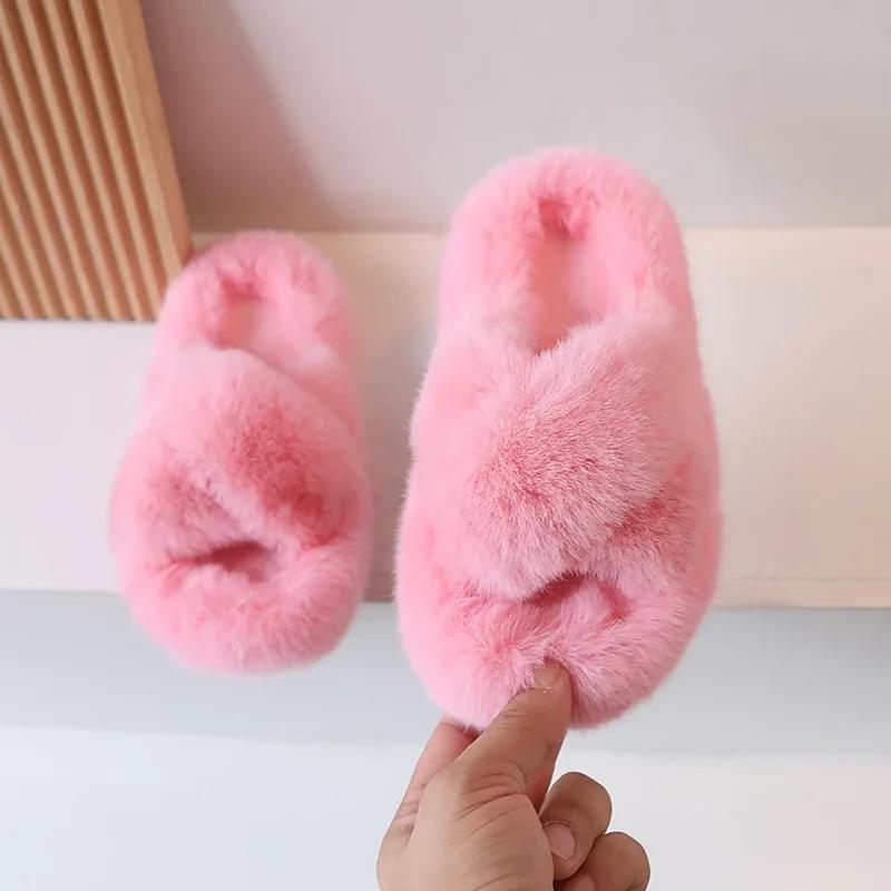 

Детская модная обувь с мехом для мальчиков и девочек, теплые тапочки, нескользящие, однотонные, зимняя, 2024, новая детская домашняя обувь, мягкая подошва, милая 26 розовый