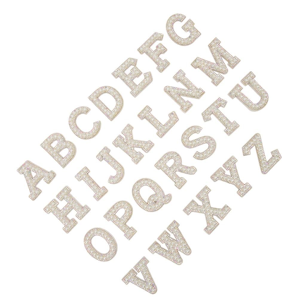 26 st Stryk-på-märken Alfabetstil Faux Pärla Strass Elegant Lätt att Använda Bokstavsmärken för Hatt Ryggsäck Skjorta