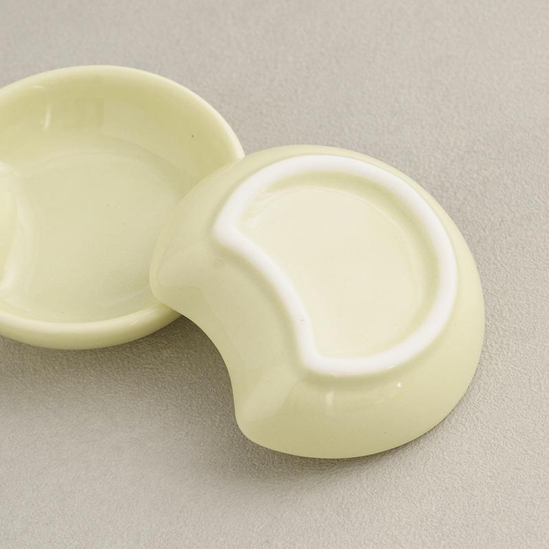 **Custard Green Cat Face Dehua Ceramic Condiment Dish 25ml - Perfect for Dipping Sauces, Soy Sauce, or Vinegar**