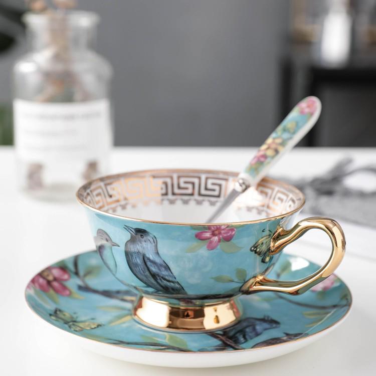 Juego de Tazas de Té y Café de Porcelana Ósea Pintada en Oro Retro Europeo