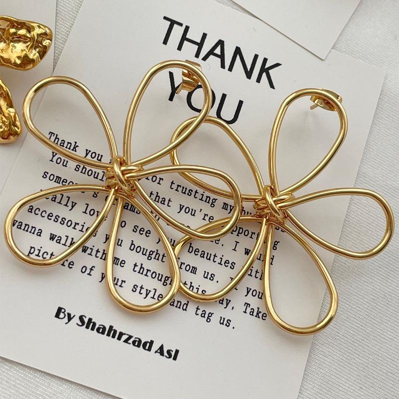 Flower earrings exaggerated design earrings women's electroplated alloy versatile hollow line woven stud earrings