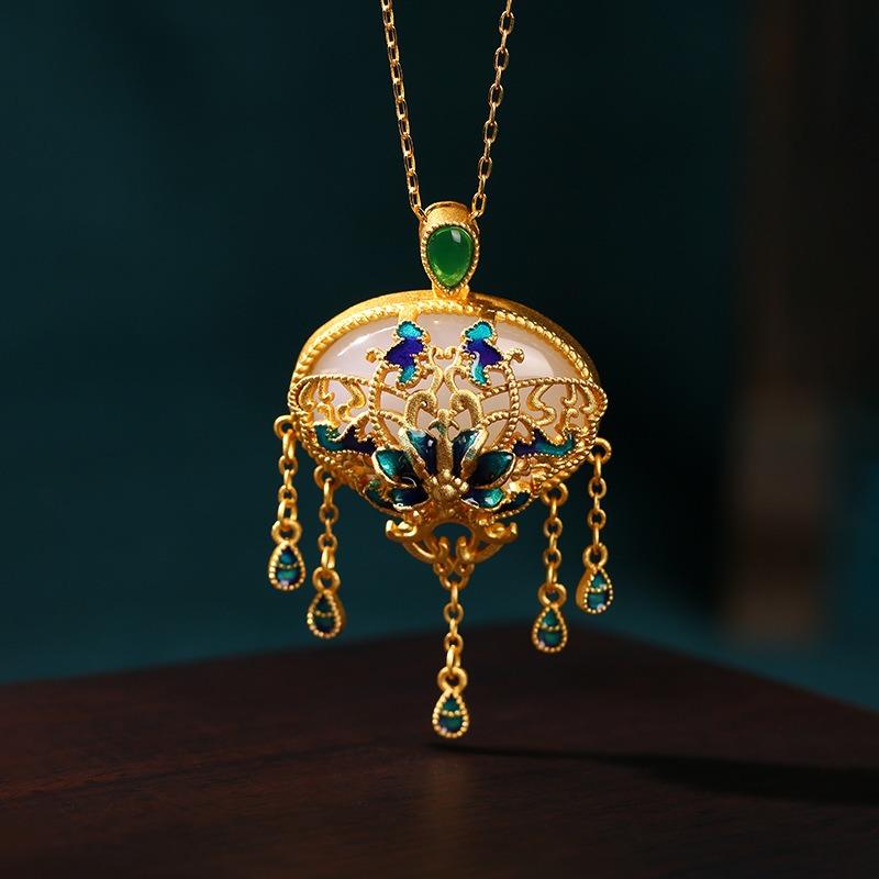 Meier Cold Enamel Craftsmanship Flower Flying Butterfly Imitation Hetian Jade Retro Tassel Necklace