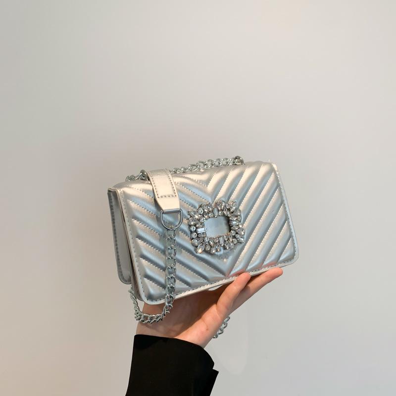 

Women s simple temperament gentle chain messenger bag women s 2025 niche design versatile ins shoulder small square bag серебряный