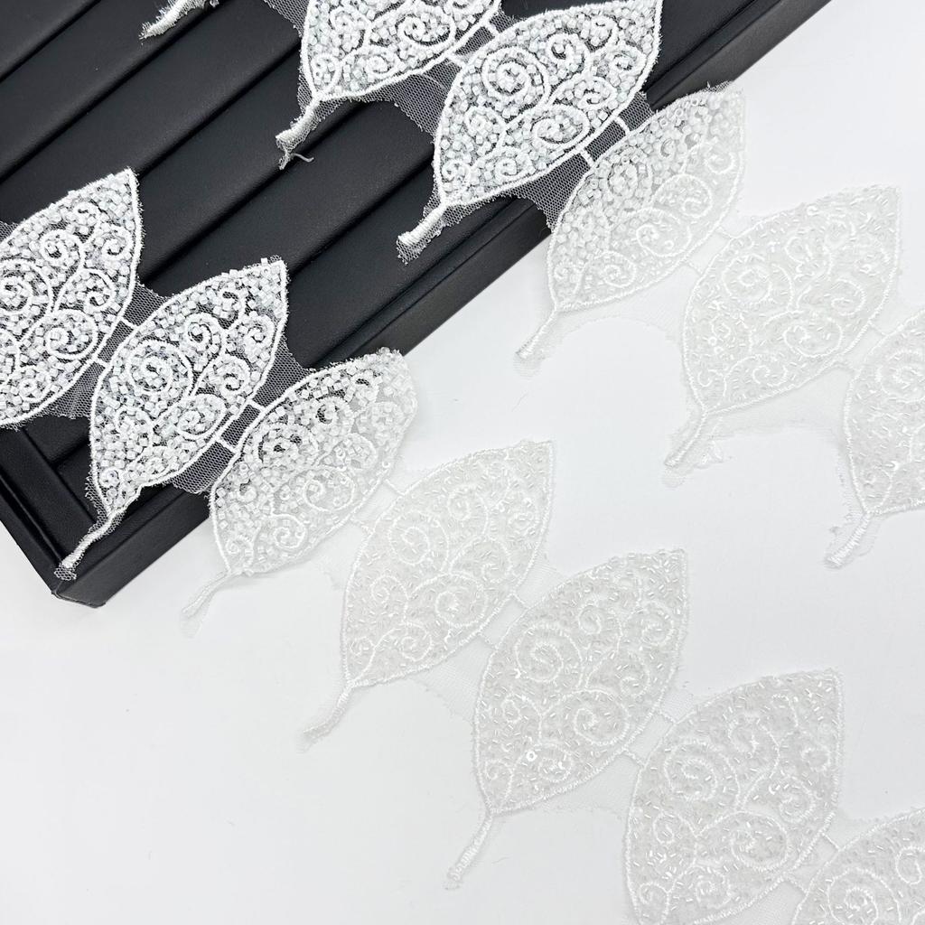 White Handmade Beaded Mesh Embroidery Leaf Barcode Clothing Evening Dress Wedding Dress Decoration Lace Accessories
