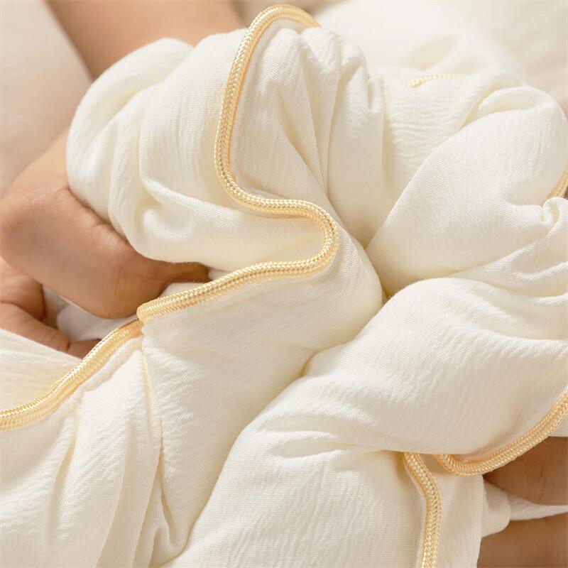 Mercury Home Textiles Corn Warm Winter Quilt