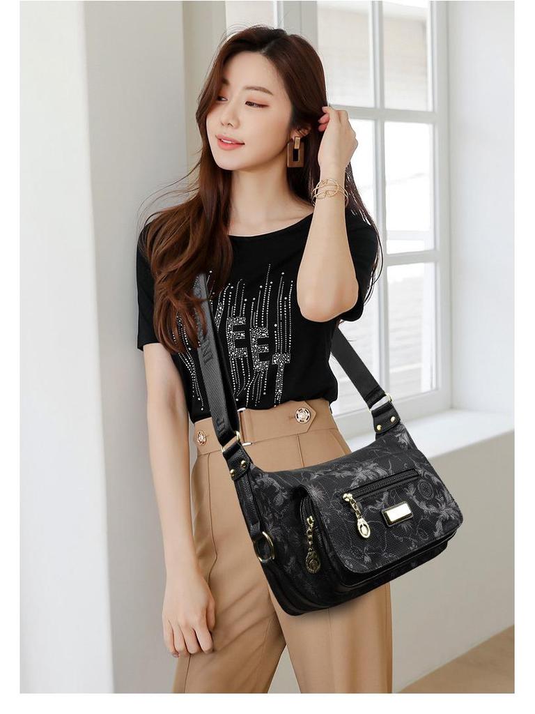 471 fiyatlarından başlayan Women's Versatile Printed Crossbody Bag