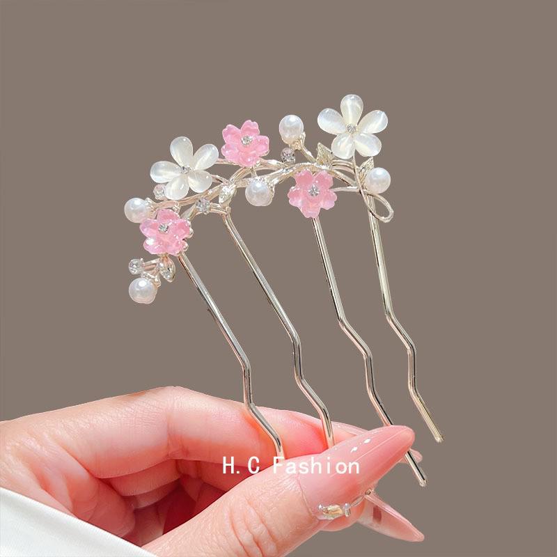 Elegant U-Shaped Butterfly Tassel Hairpin - Ancient Style Floral Accent for Qipao