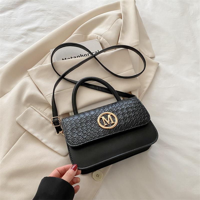 

Spring and summer new fashion high sense light luxury versatile commuter casual portable shoulder messenger bag чёрный