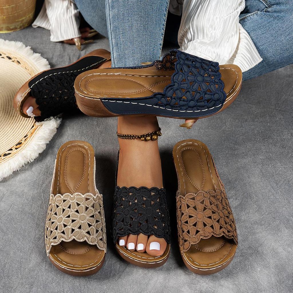 New Large-sized Floral Lace-up Platform Slippers for Women, Paired with Lightweight Wedge Sandals for Outdoor Use On The Beach.