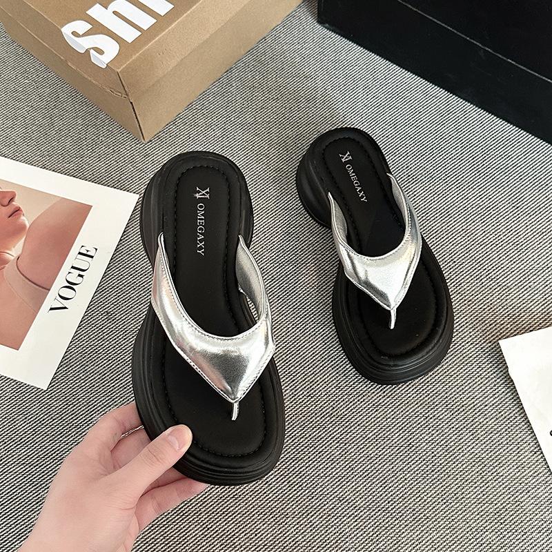 Zehentrenner Damen Sommer 2025 neu Oberbekleidung Dicksohlige Mode Outdoor Rutschfest Strand Sandalen Kneifpantoletten