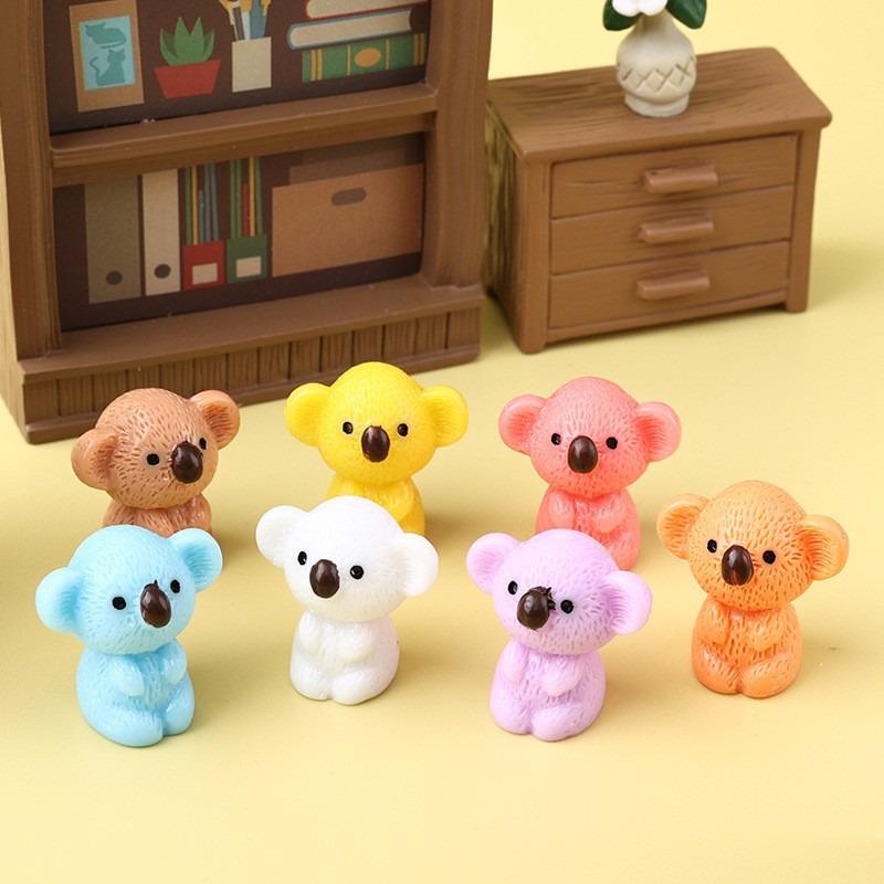 Miniature Luminous Resin Animal Ornaments: Cartoon Desktop & Car Decorations