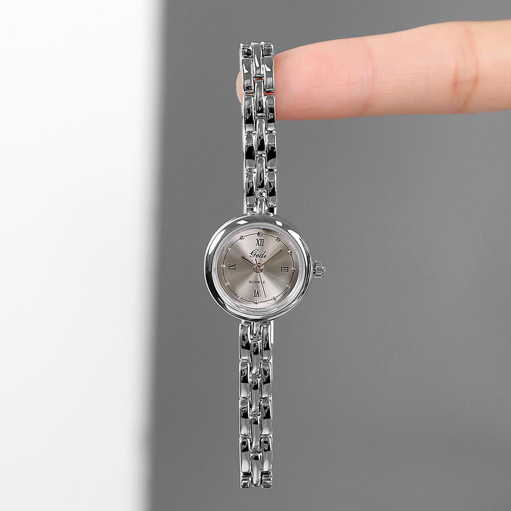 Small Exquisite Retro Student Bracelet Watch Niche High Value Waterproof Alloy Quartz Watch