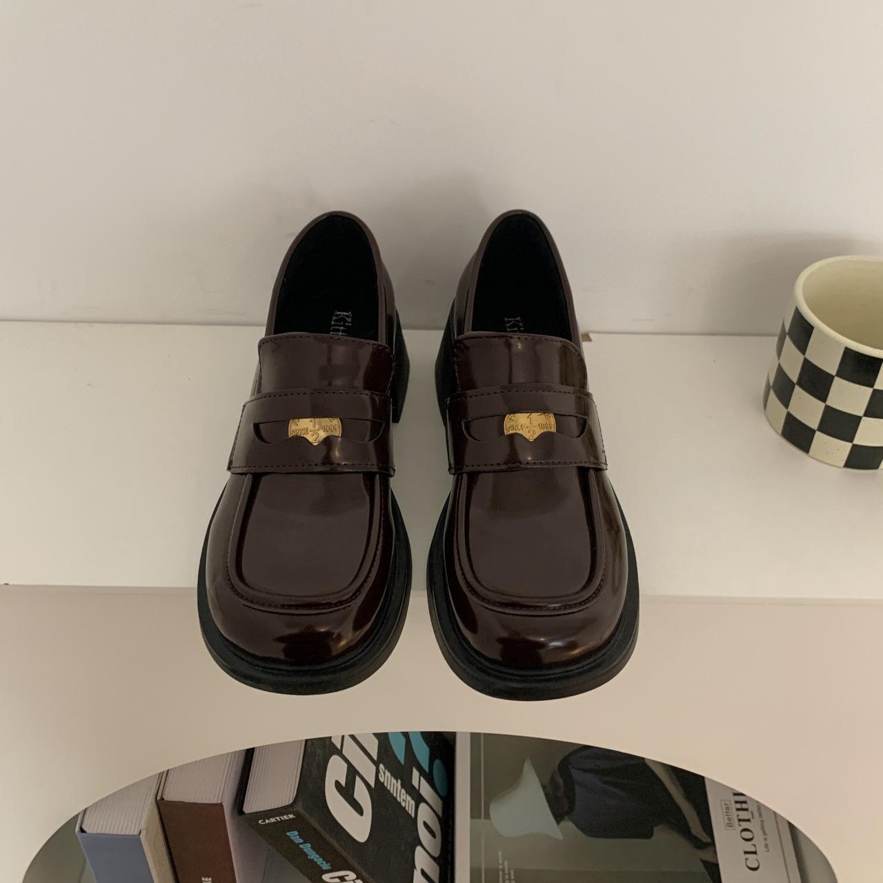 

Туфли-лоферы Queen Fan для женщин, новая коллекция осень-зима 2025, коричневые, на небольшом каблуке, увеличивающие рост, британские туфли из мелкой кожи 39 коричневый