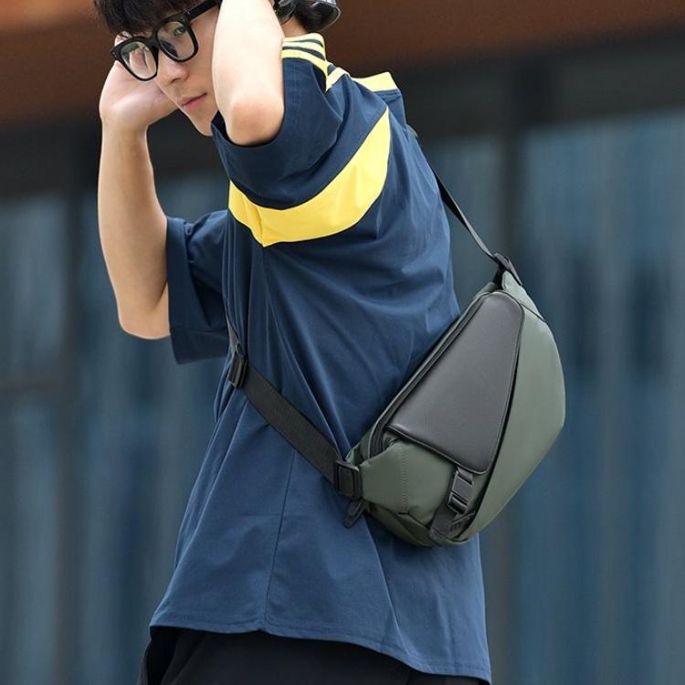 Outdoor lightweight breast bag messenger bag