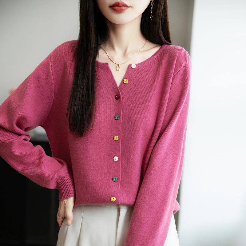 The New Soft and Smooth Knitted Sweater for Autumn Is Stylish and Slimming. It Can Be Paired with A V-neck Cardigan for Women