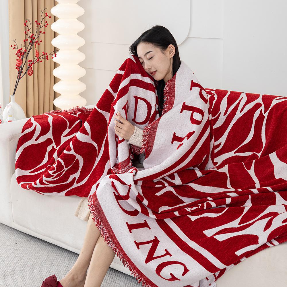 Chinese-style Red Sofa Towel. My Family Has A Chenille Sofa Cover Cloth That Is Suitable for All Seasons and A Rose Bouquet Sofa Cover Blanket.