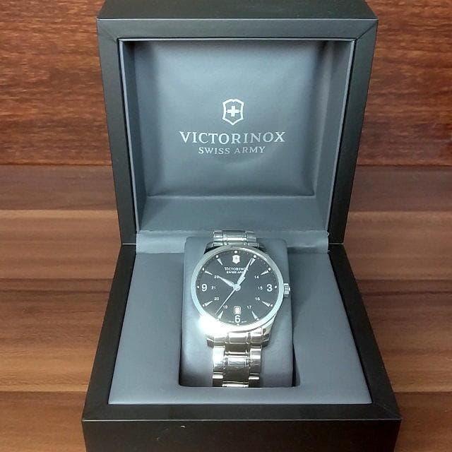 Used VICTORINOX watch [SWISS MADE]
