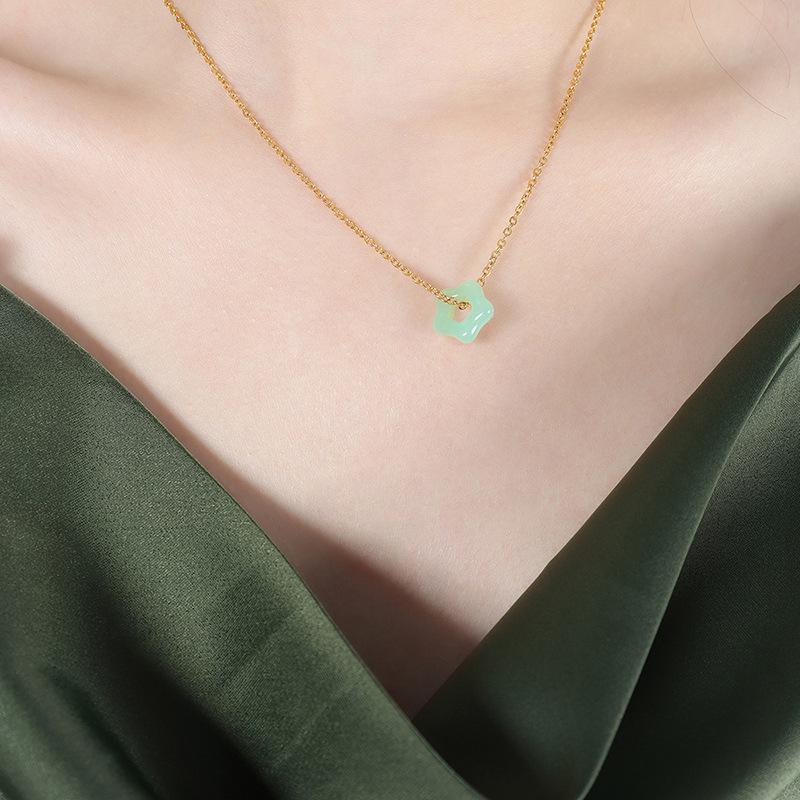 Hollow Jade Star Pendant Necklace: Non-Fading Light Luxury Women's Clavicle Jewelry