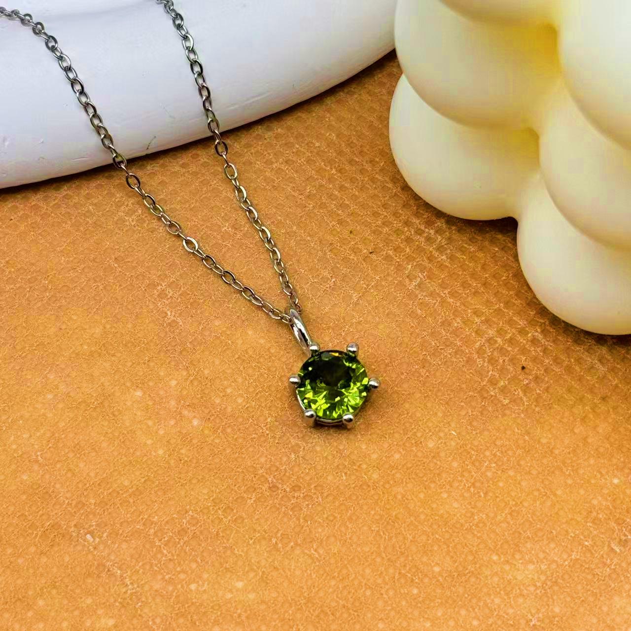 Титановая сталь Легкая роскошь Ключица Ожерелье: Простые, универсальные и элегантные женские украшения.