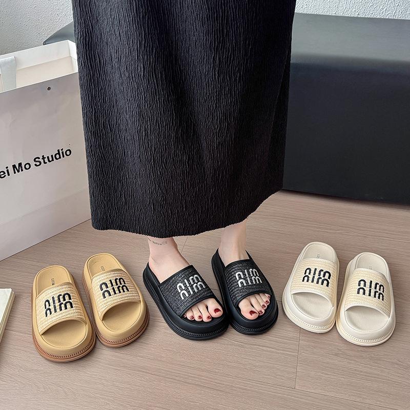 Thick-soled super fire non-slip vacation cool slippers women's summer wear fashion 2025 new seaside beach shoes one-word drag
