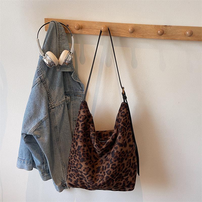 Leopard Print Bag Women's Large-capacity New Autumn and Winter Casual Retro Shoulder Messenger Bag Commuter Tote Bag