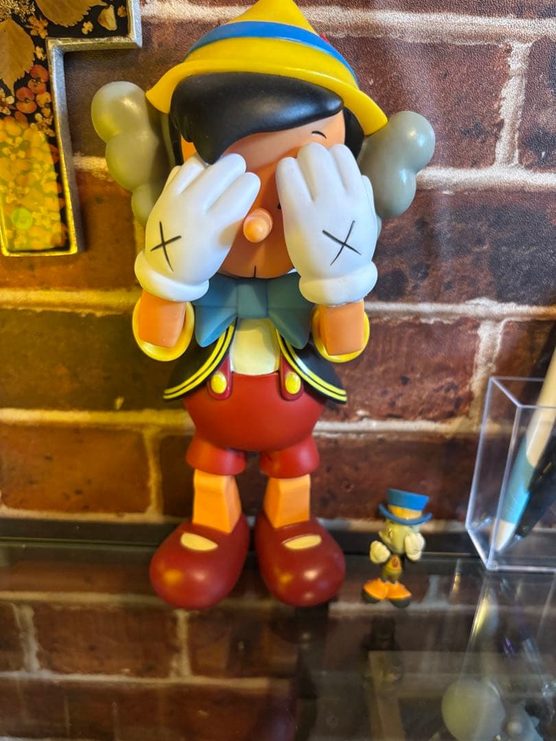 

[Б/У] KAWS Пиноккио и Джимини Крикет