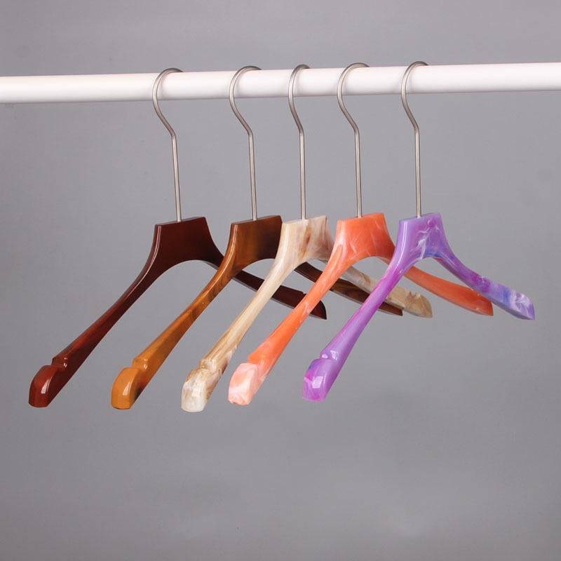 Stylish Non-Slip Imitation Jade Hangers: Wood Grain Finish for Men's & Women's High-End Clothing