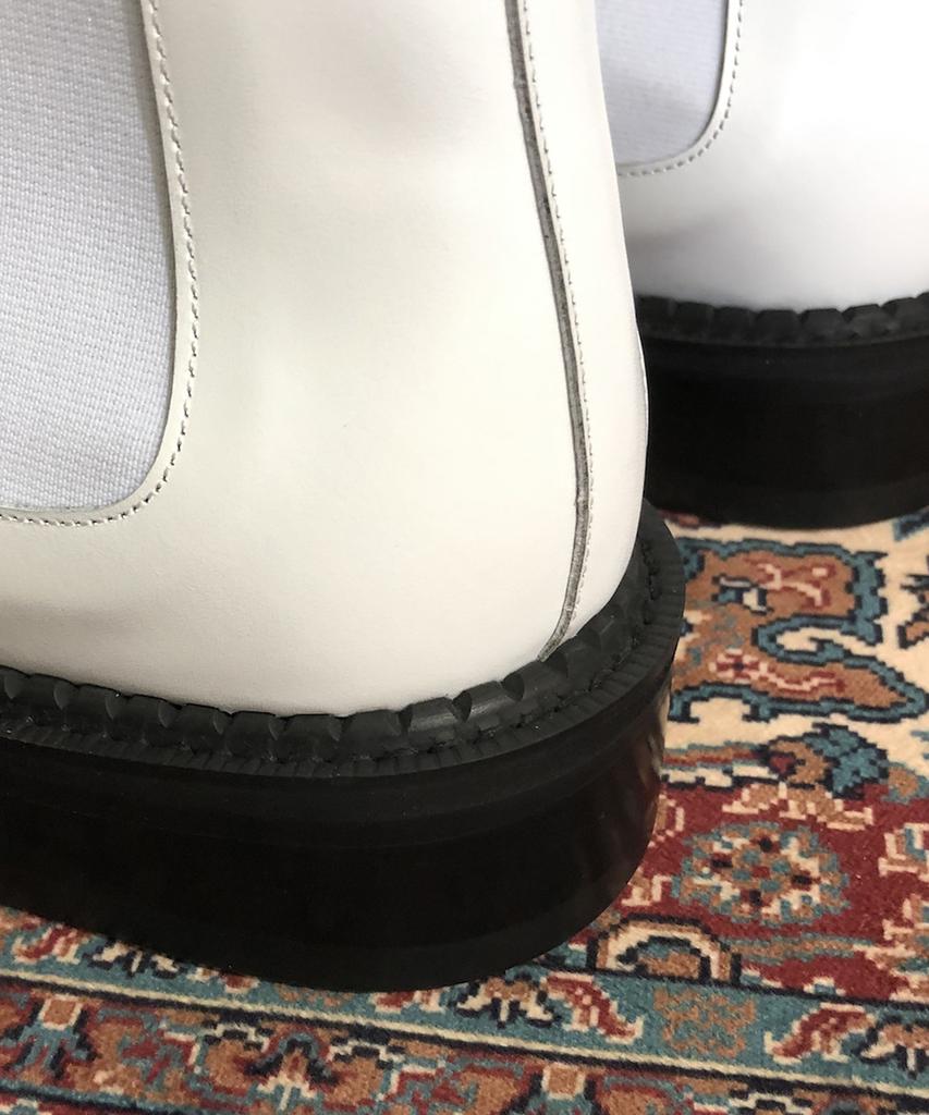 Joenshoe Kleine Square Chelsea Boots White