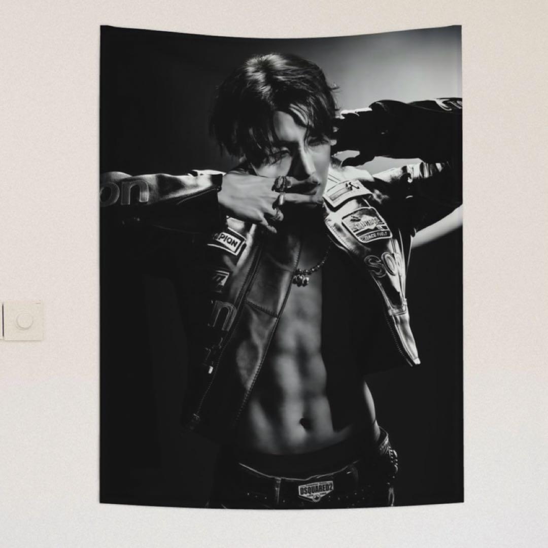 

[USED] BTS Tapestry Killin It Girl J-HOPE