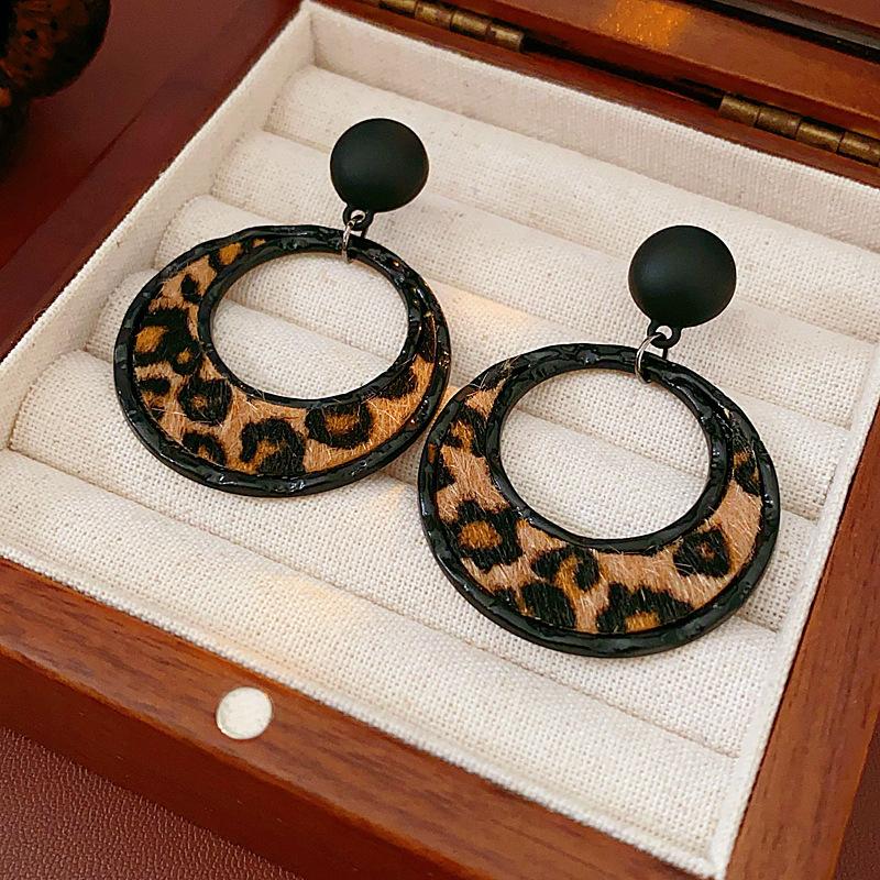 Retro Hong Kong Style Silver Needle Leopard Print Circle Earrings Light Luxury High-end Temperament Earrings Niche Earrings Women