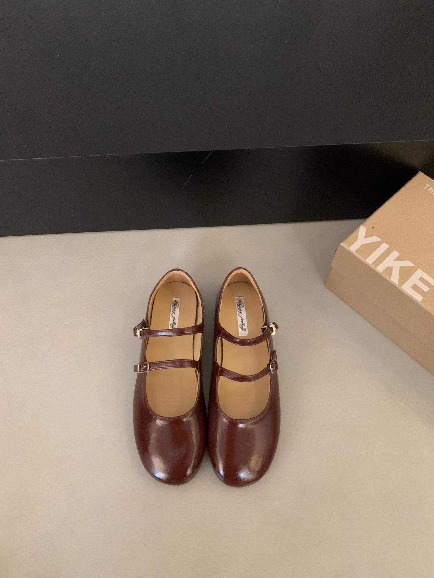 

French silver flat Mary Jane single shoes women s 2025 spring and autumn new models with skirts, small leather shoes, ballet beanie shoes 40