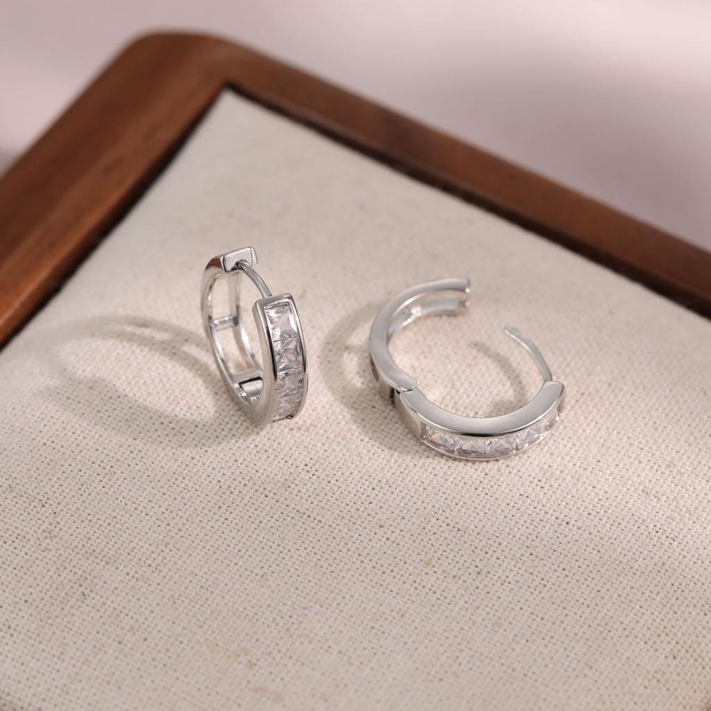2025 new pearl ear buckle femininity elegant contrasting stud earrings jewelry simple versatile plain ring earrings