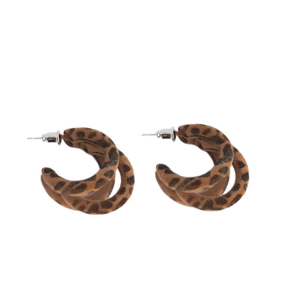 Leopard Print Plush Ear Cuffs: Vintage European-American Style Stud Earrings for Autumn/Winter