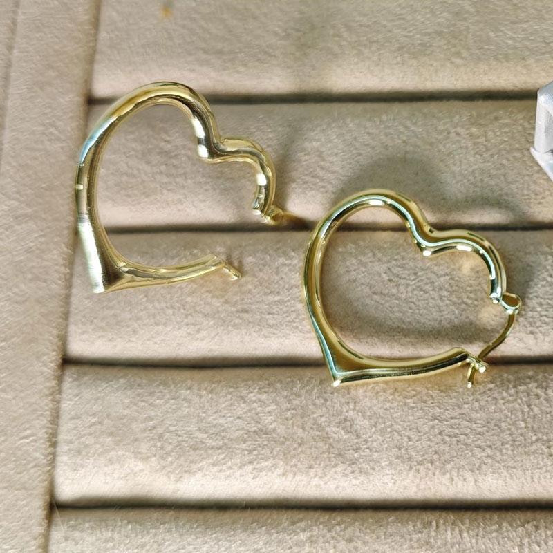 Simple Hollow Love Earrings Small Fresh Wild Metal Peach Heart Earrings Cute Female Jewelry Earrings