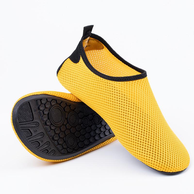 

Mesh Soft Sole Lightweight Unisex Beach & Fitness Slip-on Shoes for Adults and Kids 32/33 (Inner Length 19 cm)