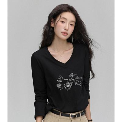 V-neck Printed Long-sleeved T-shirt for Women  Autumn New Pullover Top Versatile for Age Reduction and Leisure