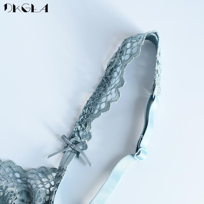 DKGEA ქალების Hollow Out Lace Bra კომპლექტი სექსუალური brassiere Ultrathin საცვლების პლუს ზომა