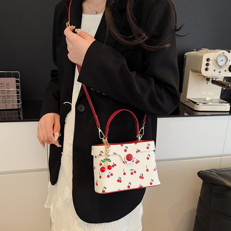 Yogodlns Sommer Neue Quadratische Umhängetasche für Damen Niedliche Kirschschnalle Handtaschen Vielseitige Pendel Einzelschultertaschen