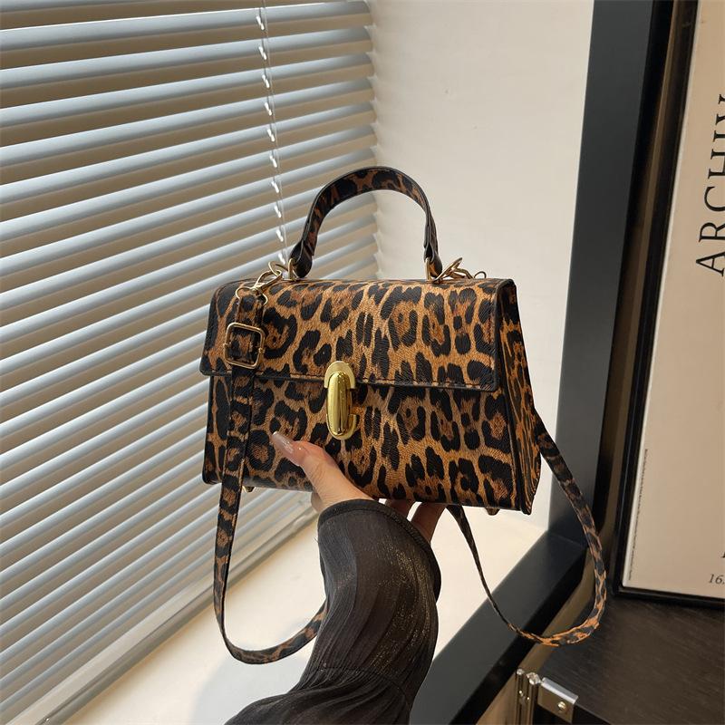 

Леопардовый принт новая модная текстура кроссбоди плечевая портативная женская маленькая квадратная сумка ретро большая вместимость однотонная