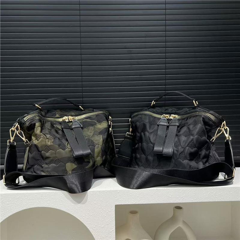 Personalized Camouflage Slit Shoulder Bag Lightweight Padded Cotton Double Zipper Trendy Messenger Handbag