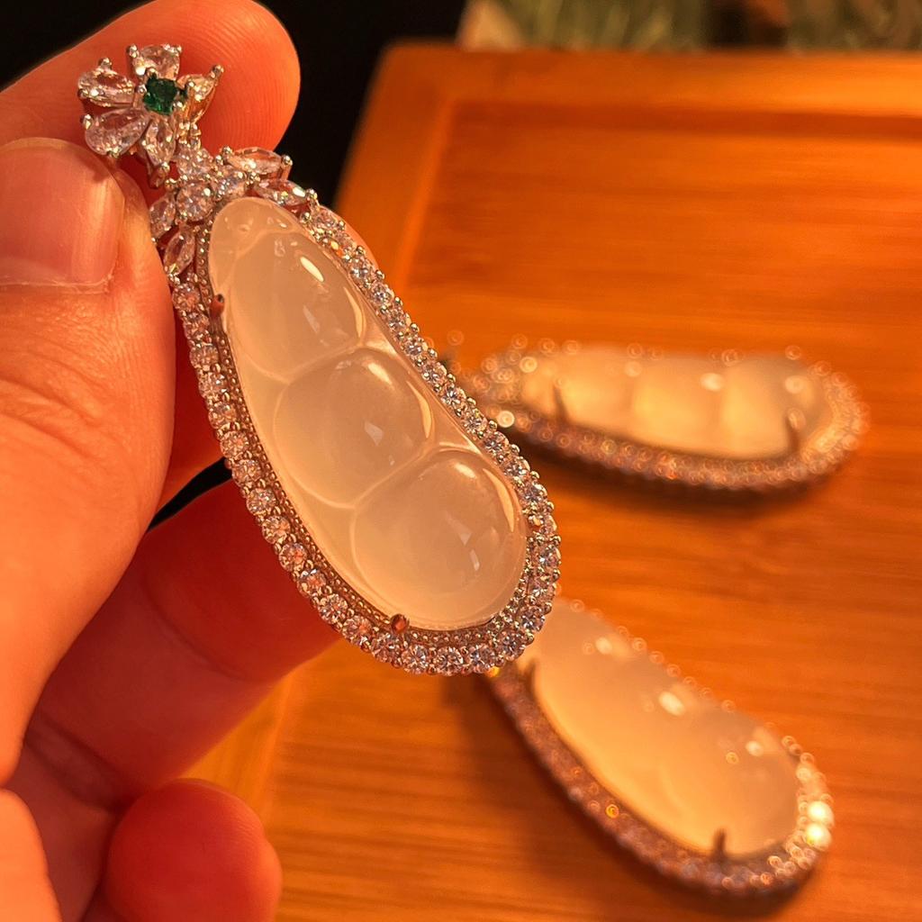 Jade White Ice Light Natural White Chalcedony Pendant Agate Pendant, Real Shot