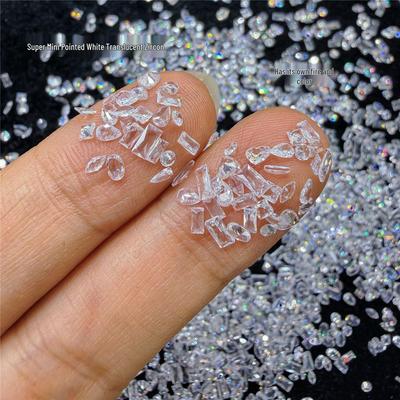 Nail art – Strass e decorazioni per unghie