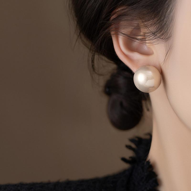 Women's Minimalist Gap Imitation Pearl Stud Earrings Fashion Commuter Jewelry Versatile Party Accessory 2026 Design For Gilrs