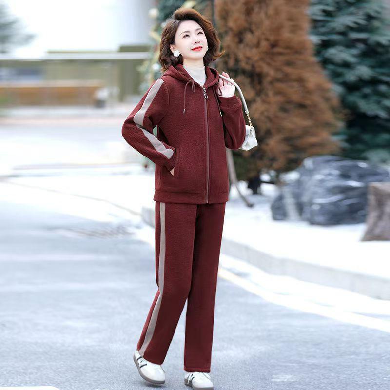 Mom's Plus Size Fleece-Lined Sportswear Set: Stylish and Warm Two-Piece for Autumn & Winter