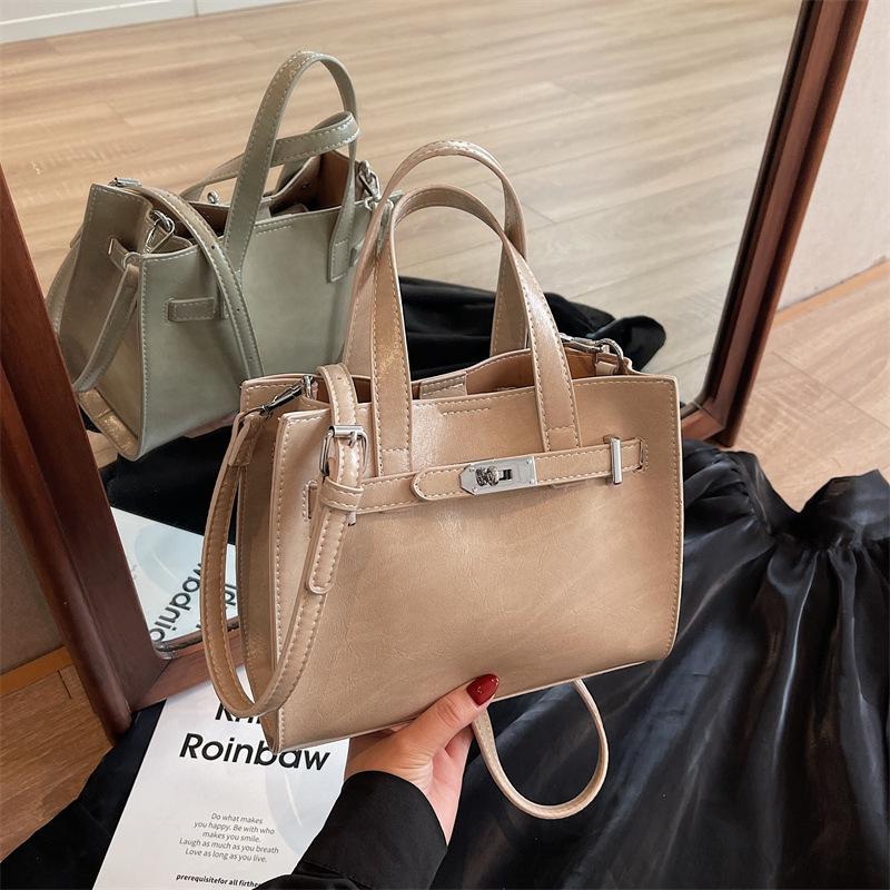 Niche bag women's 2025 new spring and summer versatile shoulder messenger bag popular this year portable leisure bag