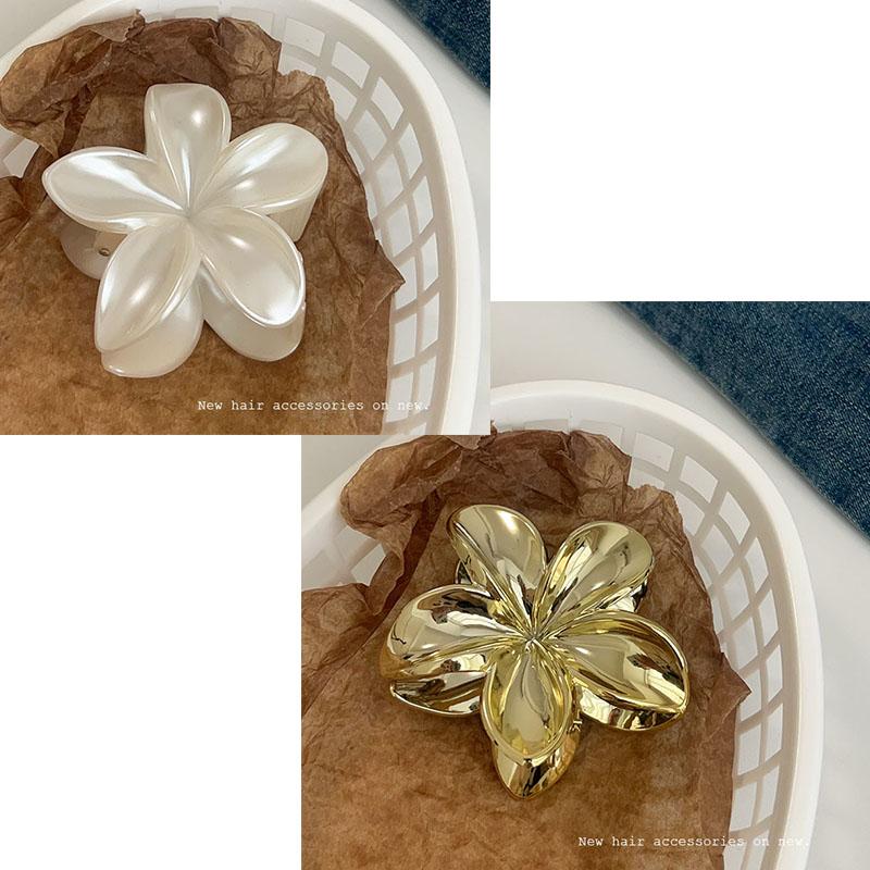 1/2 Pcs Flower Hair Clips Simple Shiny Egg Flower Hair Claws Frangipani Hair Clip for Women Girl Summer Beach Travel Accessories