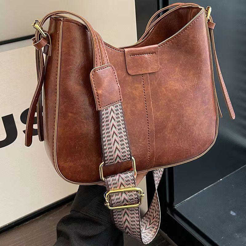 Ladies' New Trendy Fashion Crossbody Bag Retro This Year's Popular Wide Band Single Shoulder Bucket Bag