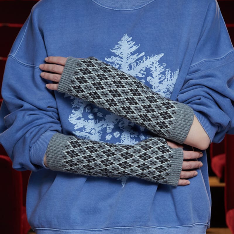 UNALLOYED ARGYLE CHECK HANDWARMER / GREY