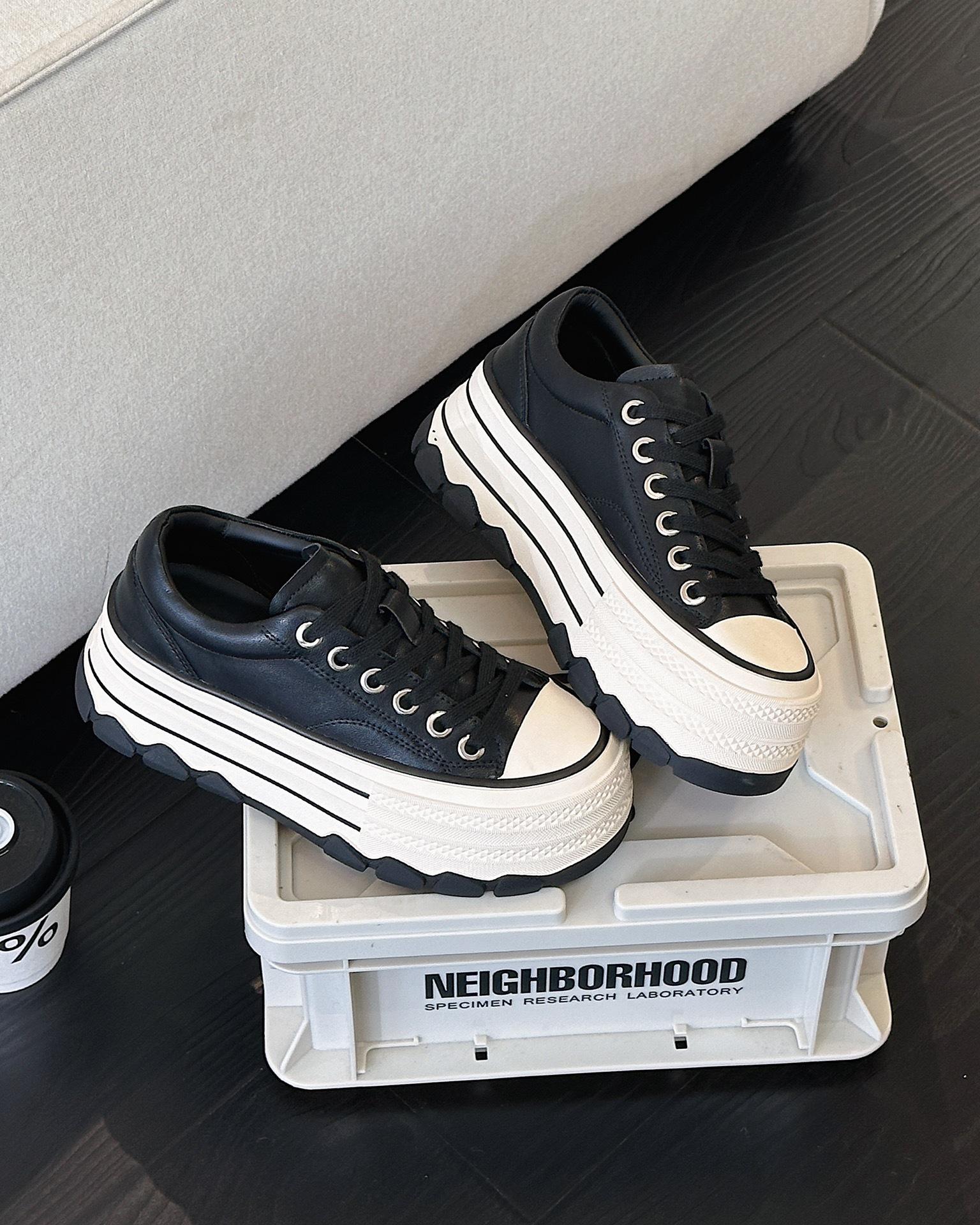 

Muffin sole leopard print casual board shoes women s 2025 autumn thick-soled college wind matte leather heightening small white shoes 35